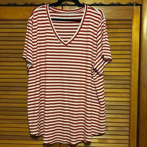 Nearly New Red & white v neck shirt, 4x